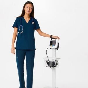 FIGS Casma Scrub Top – Deep Reef